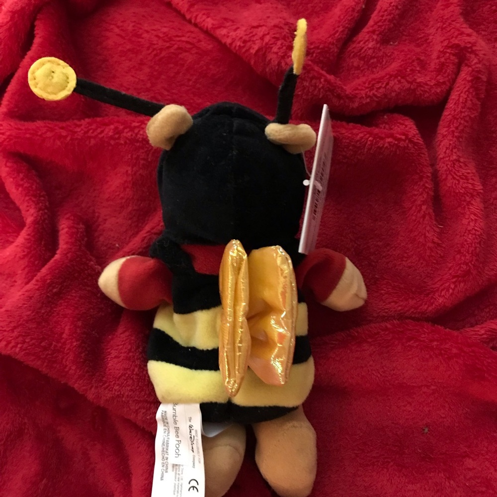 DISNEY’S MINI BEAN BAG BUMBLE BEE POOH (8”) - Picture 2 of 4
